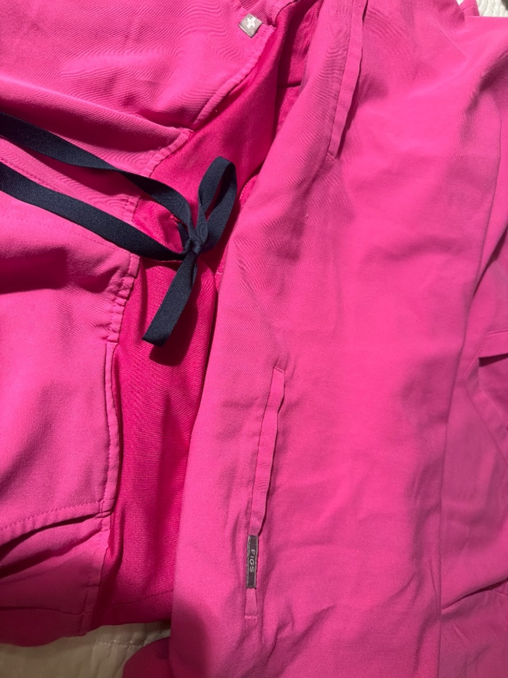 Figs woman’s scrubs - Picture 2 of 5